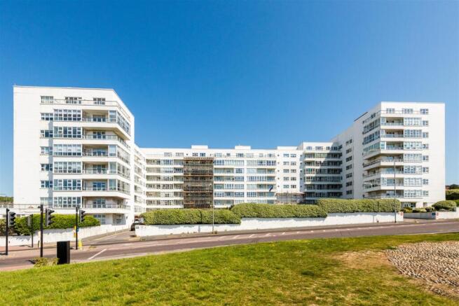2 bed property, in Marine Drive, £275,000