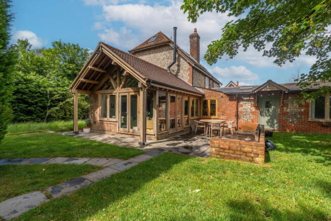 3 bed property, in Burntwood Cottages, £745,000