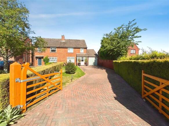 3 bed property, in Sowters Lane, £325,000