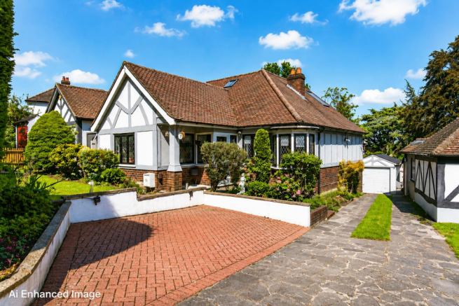 3 bed property, in Chipstead Way, £700,000