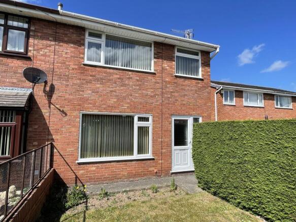 3 bed property, in Carlton Drive, £180,000