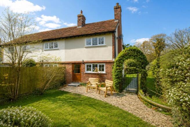2 bed property, in Coopers Corner, £265,000