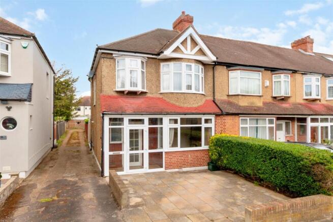 3 bed property, in Monkleigh Road, £700,000