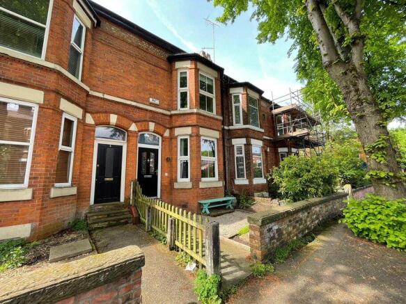 4 bed property, in Montrose Avenue, £630,000