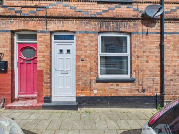 2 bed property, in Brook Street, £115,000