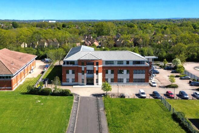 2 bed property, in Lime Tree Way, £250,000