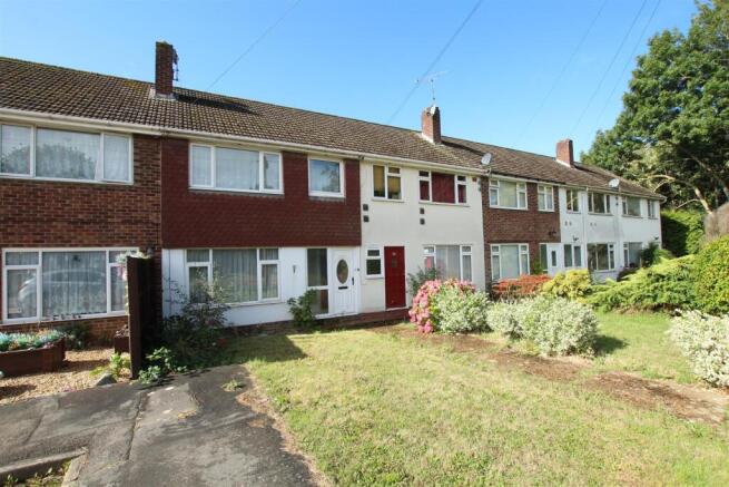 3 bed property, in Claudeen Close, £230,000