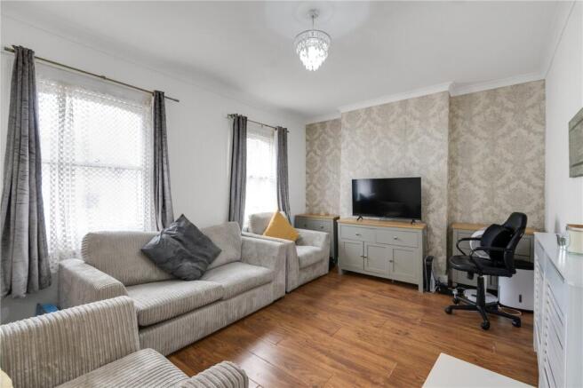 1 bed property, in Kimberley Avenue, £375,000