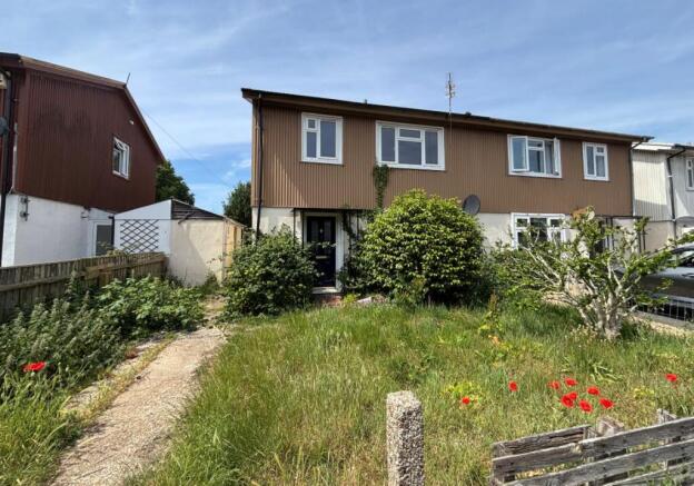 3 bed property, in 5 Slinn Road, £120,000