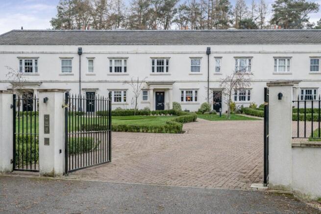 3 bed property, in Bramley, £950,000