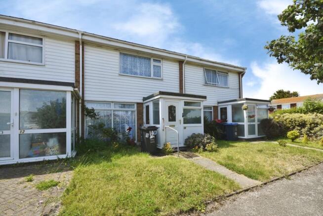 2 bed property, in Lamberhurst Way, £225,000