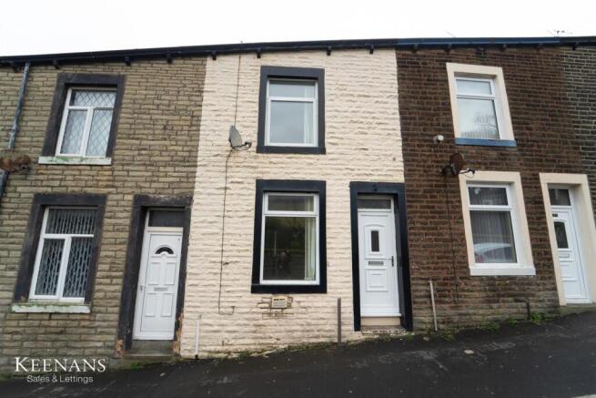 2 bed property, in Percy Street, £80,000