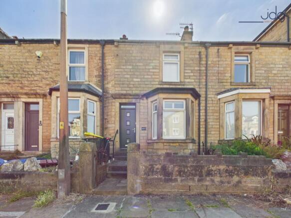 2 bed property, in Willow Lane, £160,000
