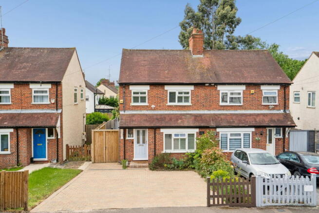 2 bed property, in Emmanuel Road, £550,000