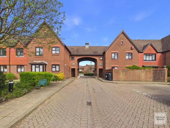 1 bed property, in Fishbourne Road East, £190,000