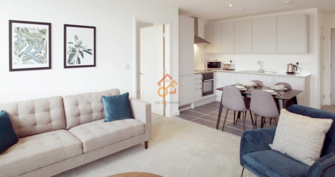 2 bed property, in 151 Boundary Lane, £300,000