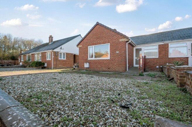 3 bed property, in Wey Close, £275,000