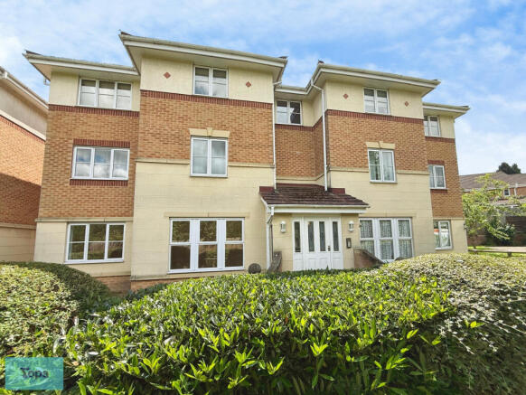 2 bed property, in Moat House Way, £75,000