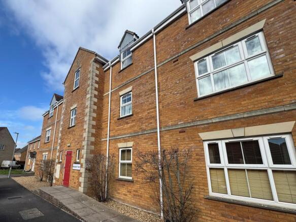 2 bed property, in Brabant Way, £140,000