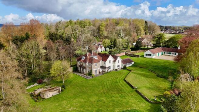 5 bed property, in Kings Green, £1,400,000