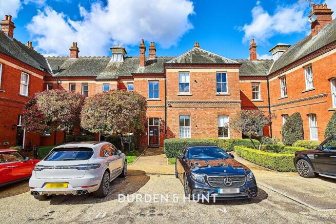2 bed property, in Hampstead Avenue, £475,000