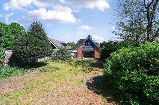 4 bed property, in Oakfield Road, £500,000