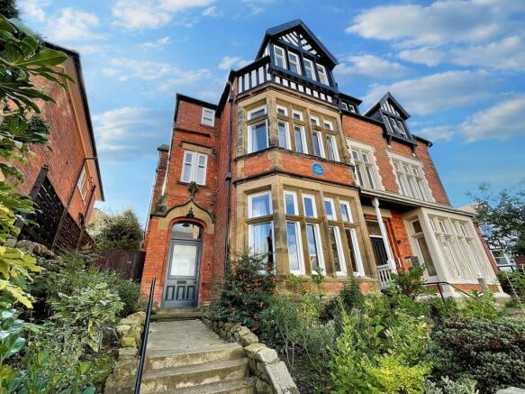 6 bed property, in Royal Avenue, £500,000