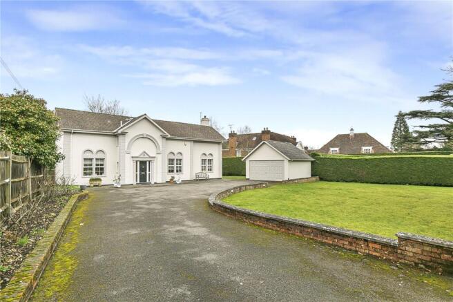 4 bed property, in Totteridge Common, £2,100,000