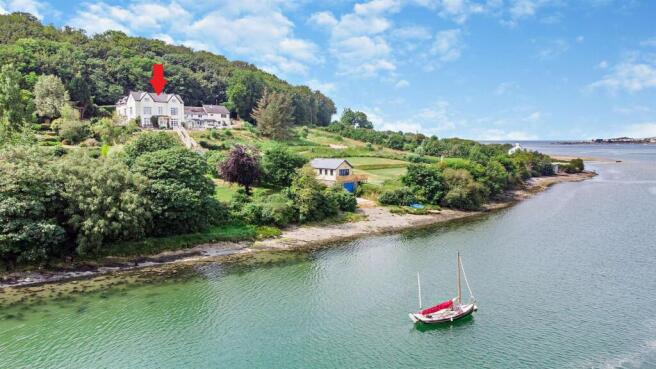 6 bed property, in St. Dogmaels, £770,000