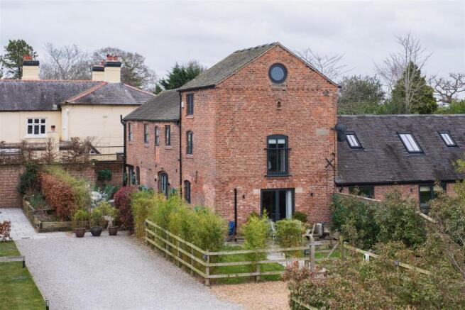 5 bed property, in Ryecroft Lane, £950,000