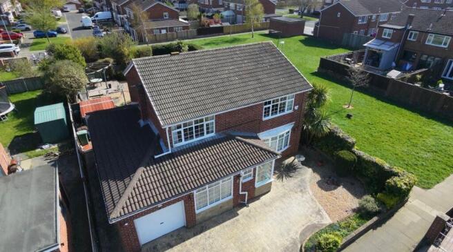 4 bed property, in Coulton Grove, £375,000