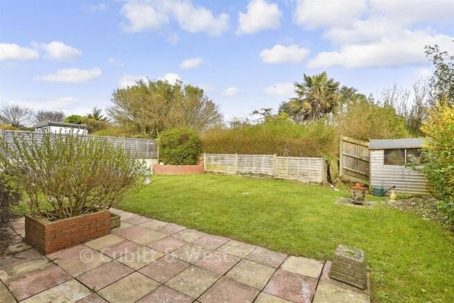 2 bed property, in Downsview Avenue, £350,000