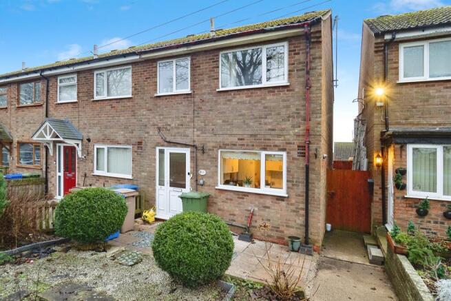 2 bed property, in Easton Road, £174,000