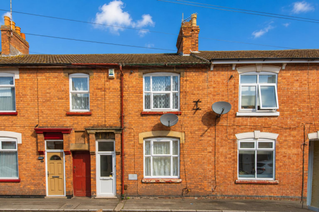2 bed property, in King Street, £170,000