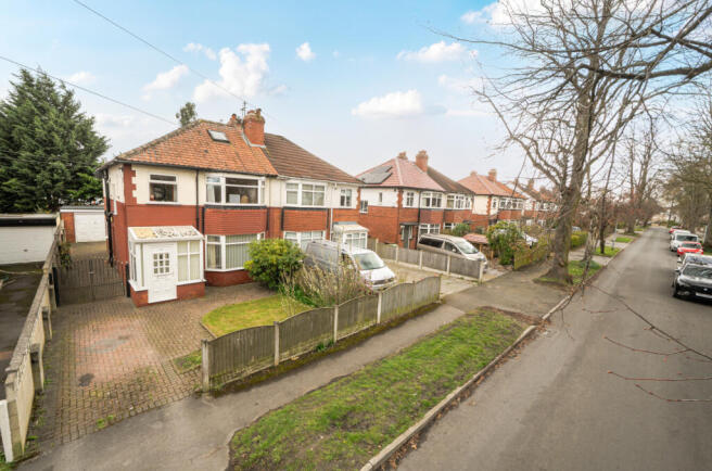 4 bed property, in Stainburn Crescent, £435,000