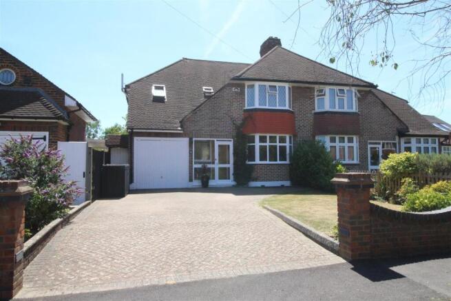3 bed property, in Stoneleigh Crescent, £800,000