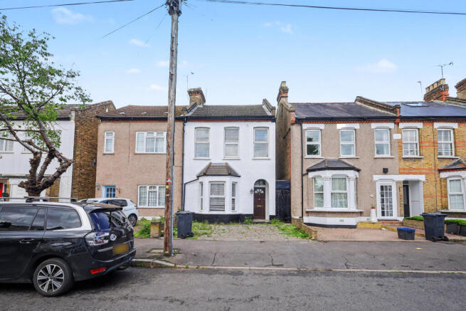 3 bed property, in Stanley Road, £550,000