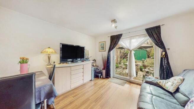 2 bed property, in Rabournmead Drive, £449,950