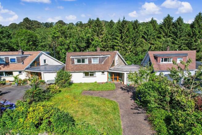 3 bed property, in Leeze Park, £325,000