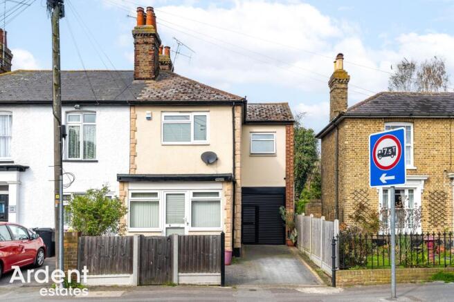 6 bed property, in Cross Road, £425,000