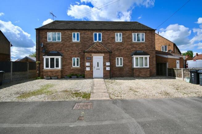 2 bed property, in Beech Road, £80,000