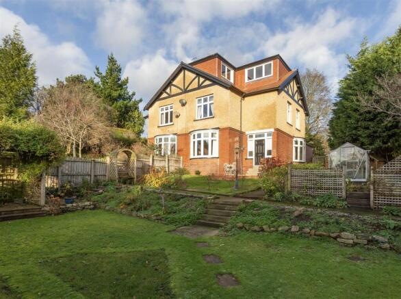 5 bed property, in Whitesmocks, £500,000