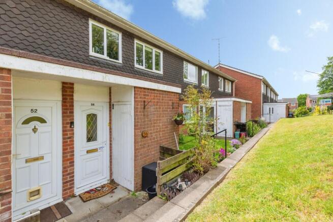 2 bed property, in Crane Close, £165,000