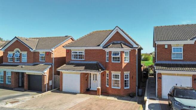 4 bed property, in Green Row, £410,000