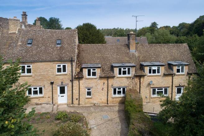 4 bed property, in Manor Farm Cottage, £575,000