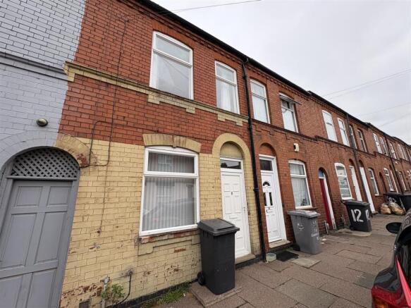 2 bed property, in Lambert Road, £165,000