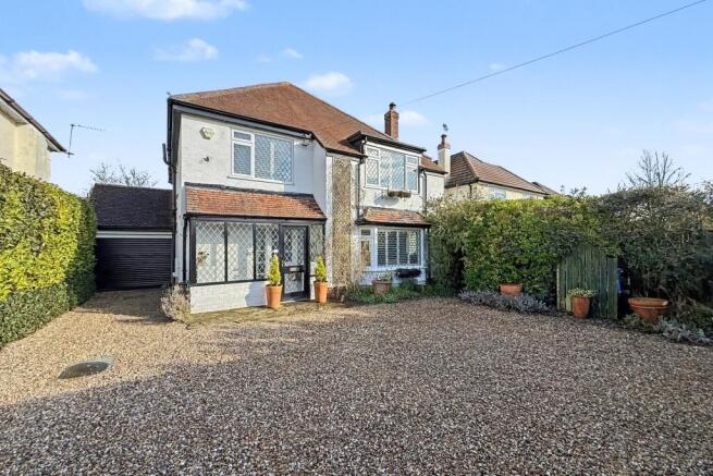 4 bed property, in Ferndown, £600,000