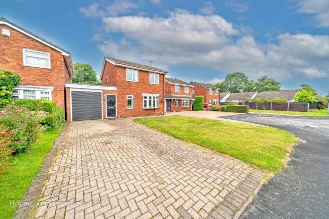3 bed property, in Belvedere Close, £325,000