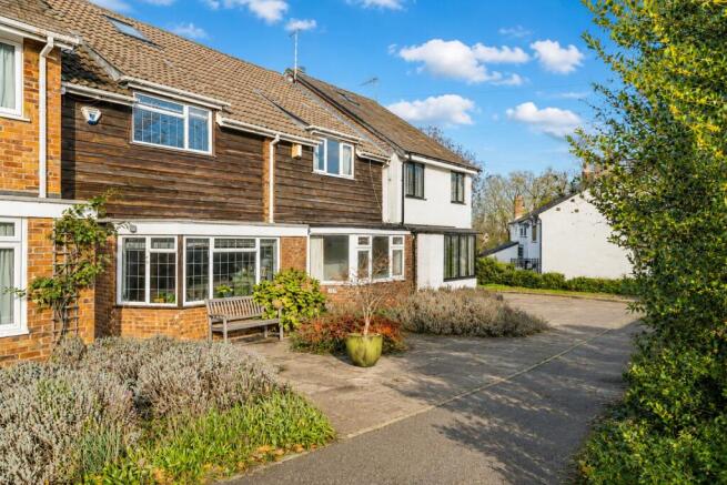 3 bed property, in Brewhouse Hill, £550,000