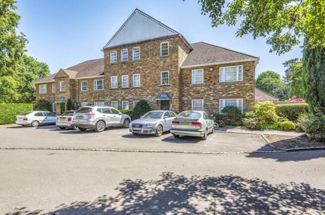 2 bed property, in Brockhurst Lodge, £300,000